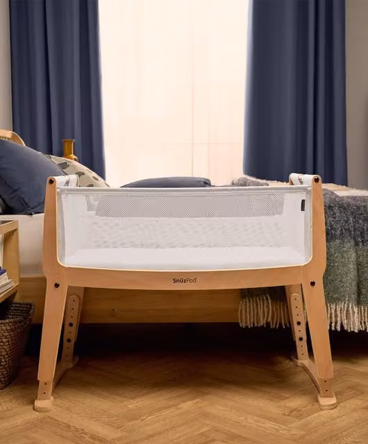 Snuzpod Studio Bedside Crib Stockholm in Natural and White with Beech Wood