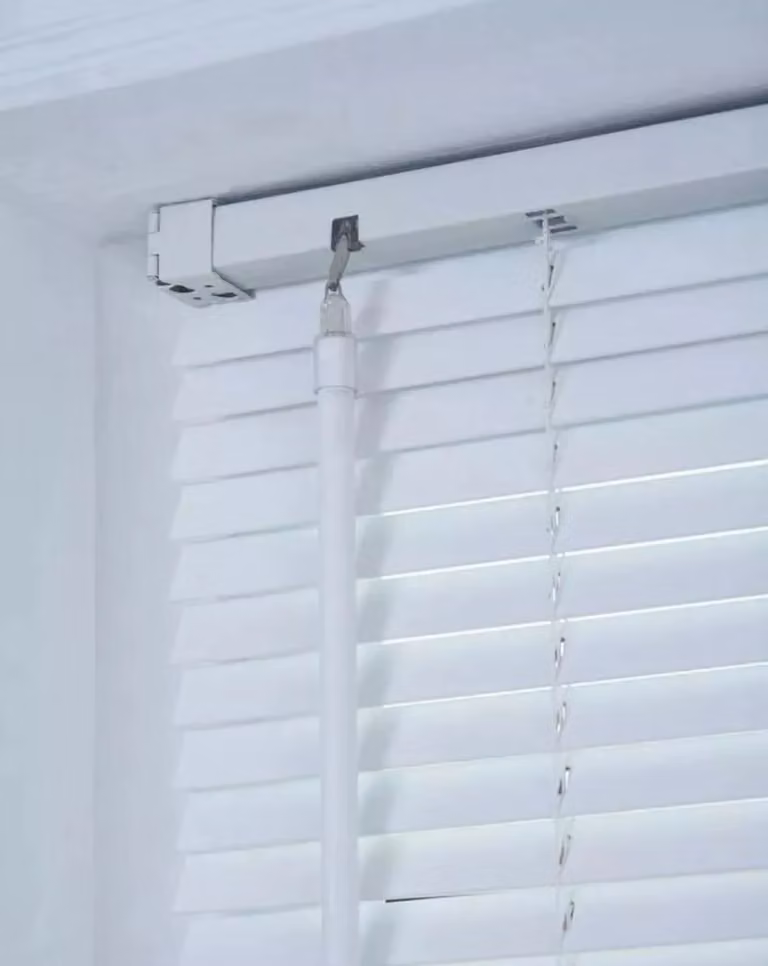Little Black Book 25mm White Wood Venetian Blind W: 60 cm, L: 160 cm