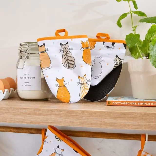 Ulster Weavers Cats In Waiting Cotton Microwave Mitts in Orange