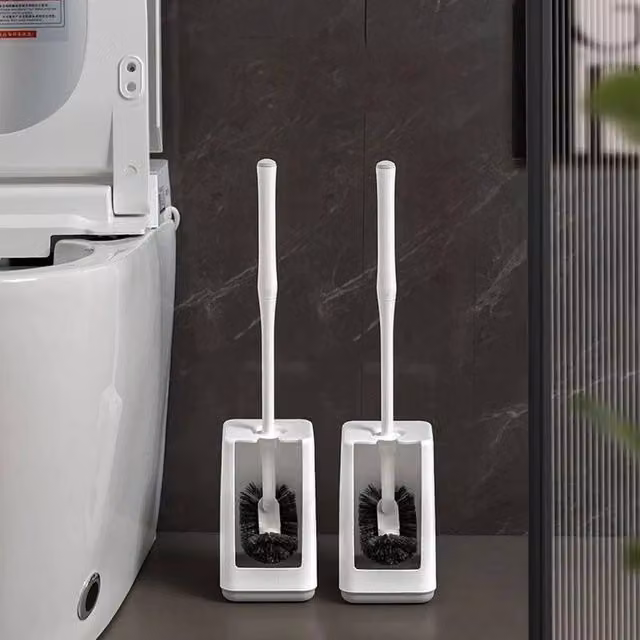 PAWNORA Curved Freestanding Toilet Brush and Holder Set in White – 1