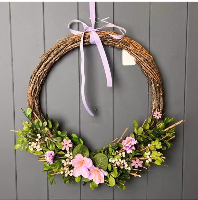 KDMD Handcrafted Rustic Boxwood and Floral Wreath in Dark Grey and Green