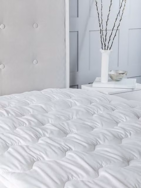 Snug City Dual Layer Air Flow Mattress Topper in White, Small Double – 1
