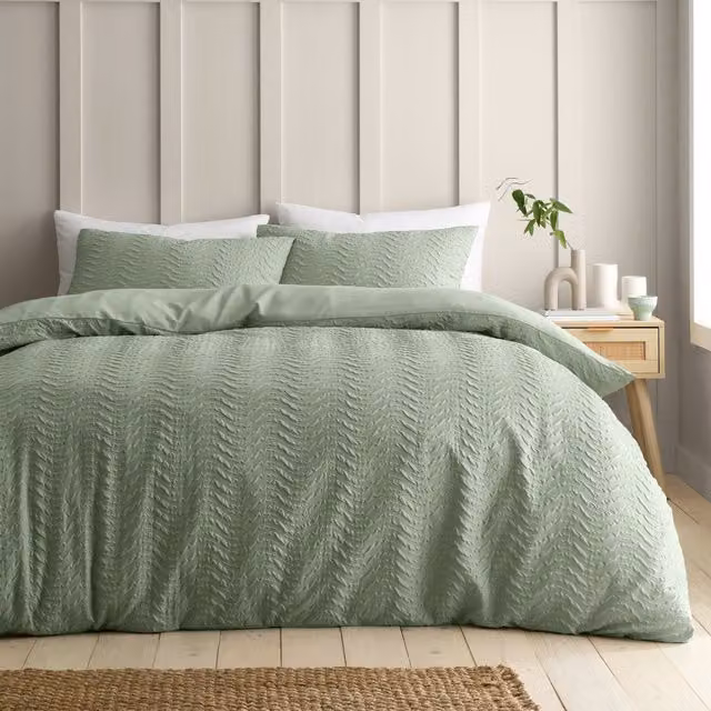 Catherine Lansfield Wave Microfibre Duvet Cover Bedding Set in Mint Green