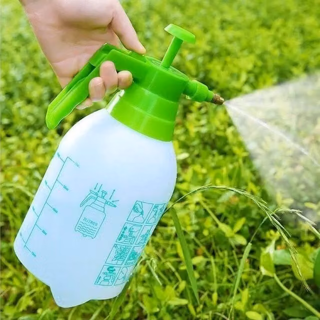 SPETLEK 2L Manual Garden Pressure Sprayer Knapsack in White – 1