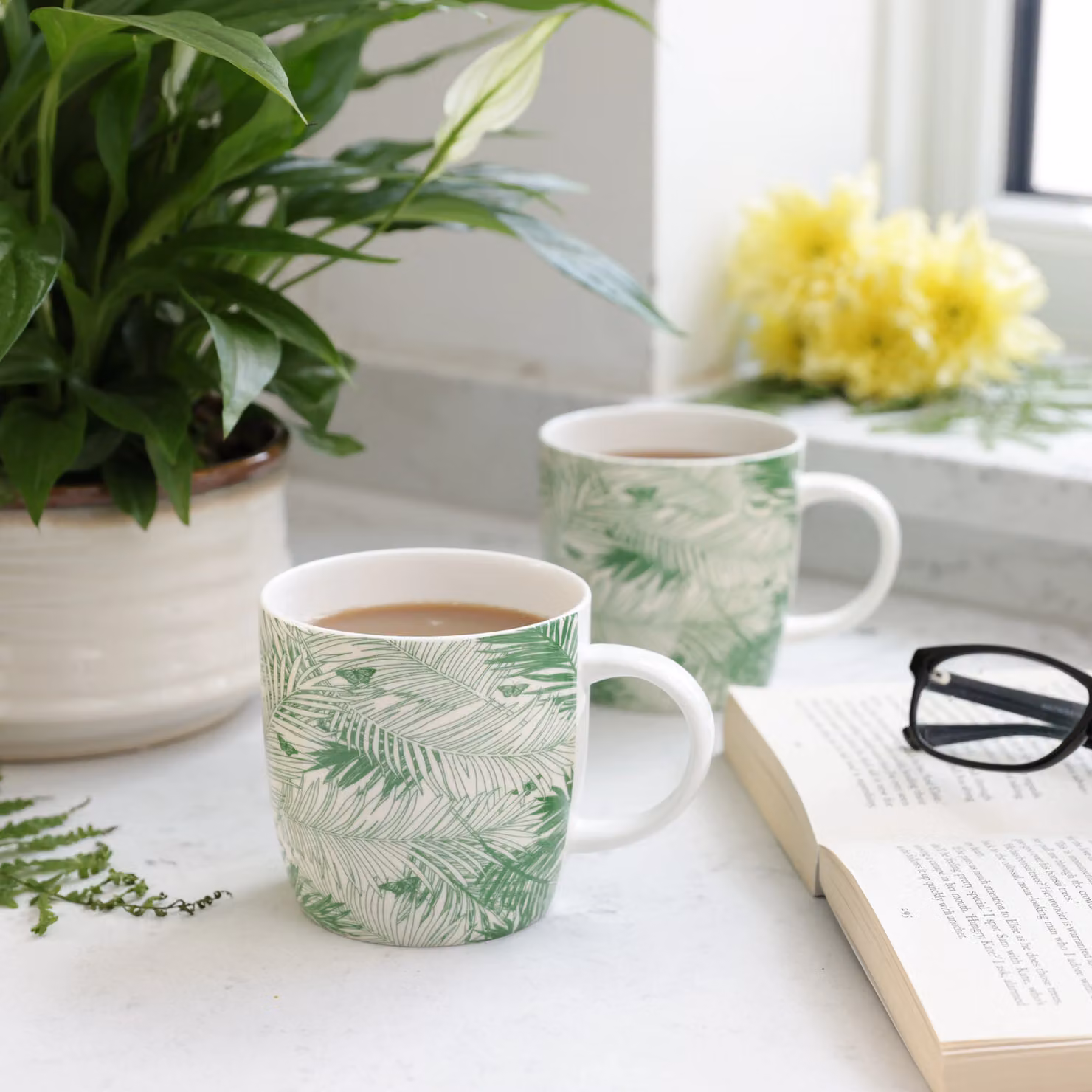 KitchenCraft Set of 4 Bone China Floral Palm Mugs in Green and White, 425 ml – 3