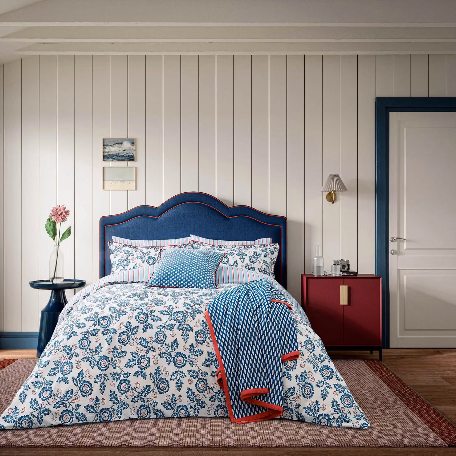 Land & Shore River Super Kingsize Reversible Floral Cotton Percale Duvet Cover and Pillowcase Set, Blue, Red and White, 200 x 200 cm – 2