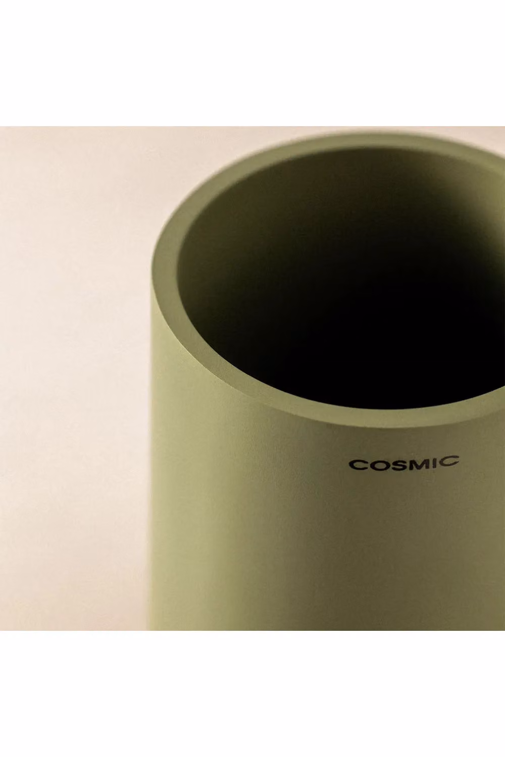 Saona Cosmic Polyresin Toothbrush Holder in Beige Sand – 1