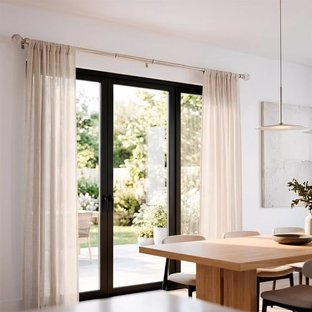 Harbour Housewares Extendable Metal Ball Curtain Pole Kit in Silver – 3