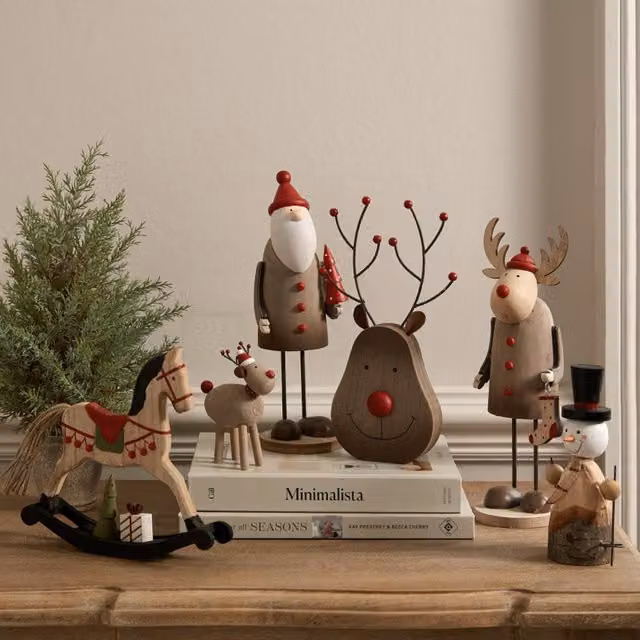 KDMK Rustic Tall Santa Christmas Figure in Red, Height: 45.72 cm