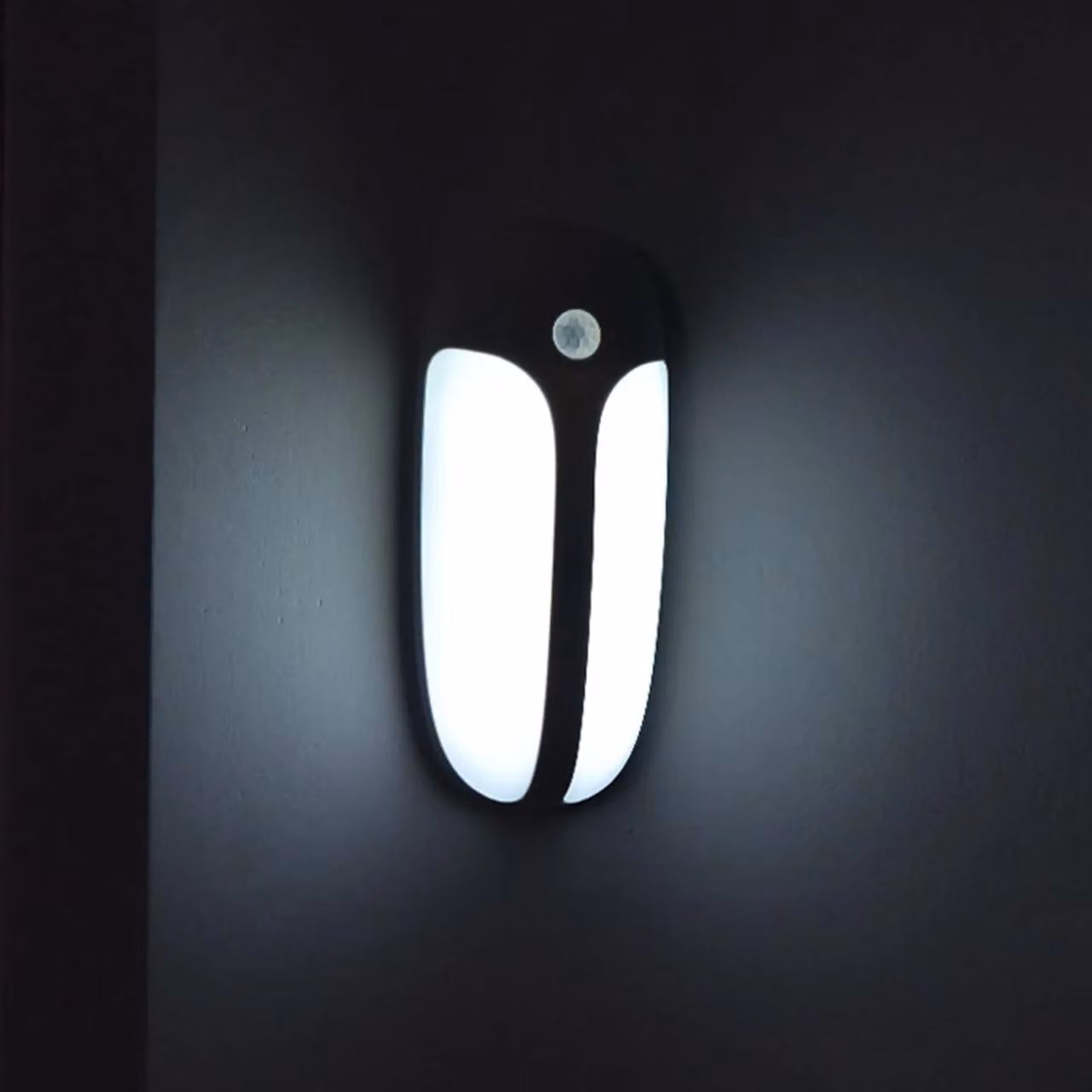 mysmartbuy Portable Motion Sensor Night Light in White with 3 Self-Adhesive Magnetic Wall Pads – 2