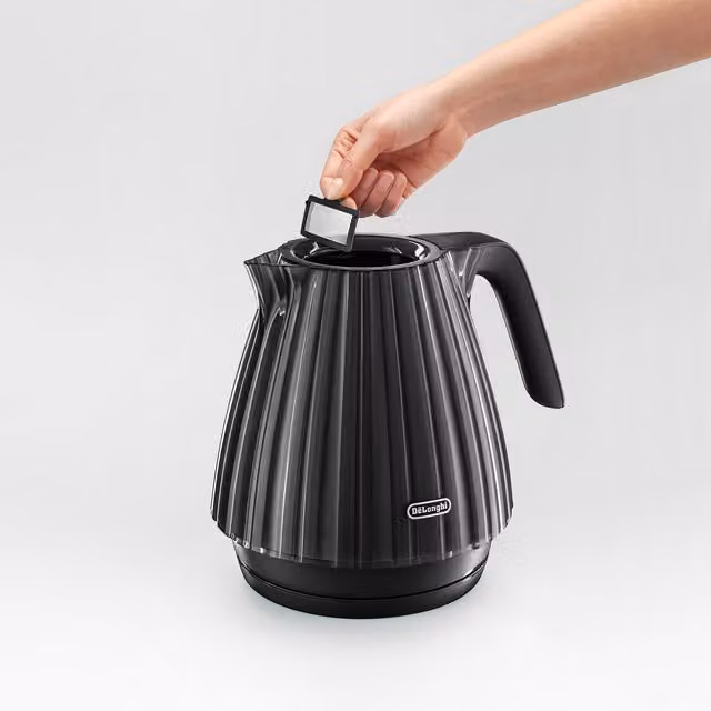 DeLonghi Ballerina Kettle, 1.7 l, Black and Transparent – 3
