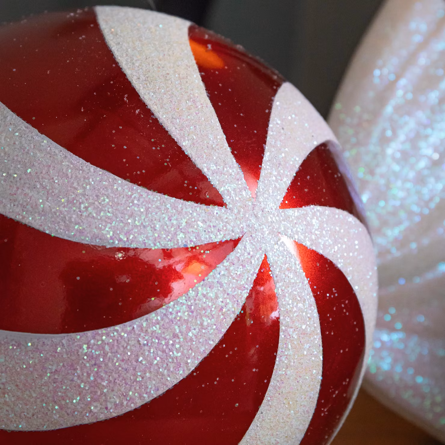 Samuel Alexander Red, White and Silver Striped Glass Hanging Bauble Christmas Candy Decoration, 50 cm – 2