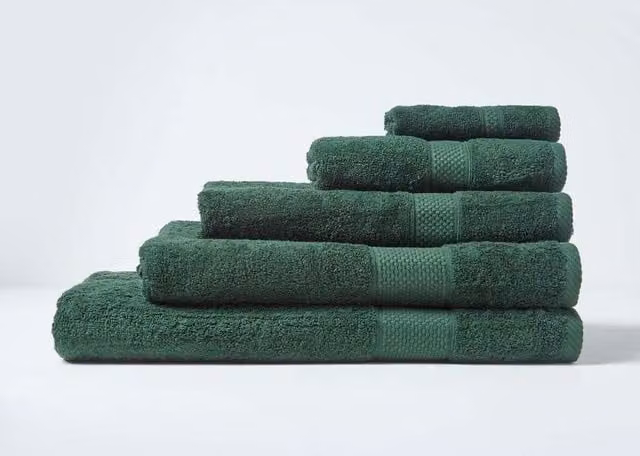 Homescapes Turkish Cotton Bath Sheet in Dark Green, 500 GSM, Soft and Quick-Drying