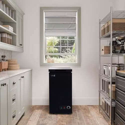Willow WCF60B Freestanding 51L Slimline Compact Chest Freezer in Black – 2