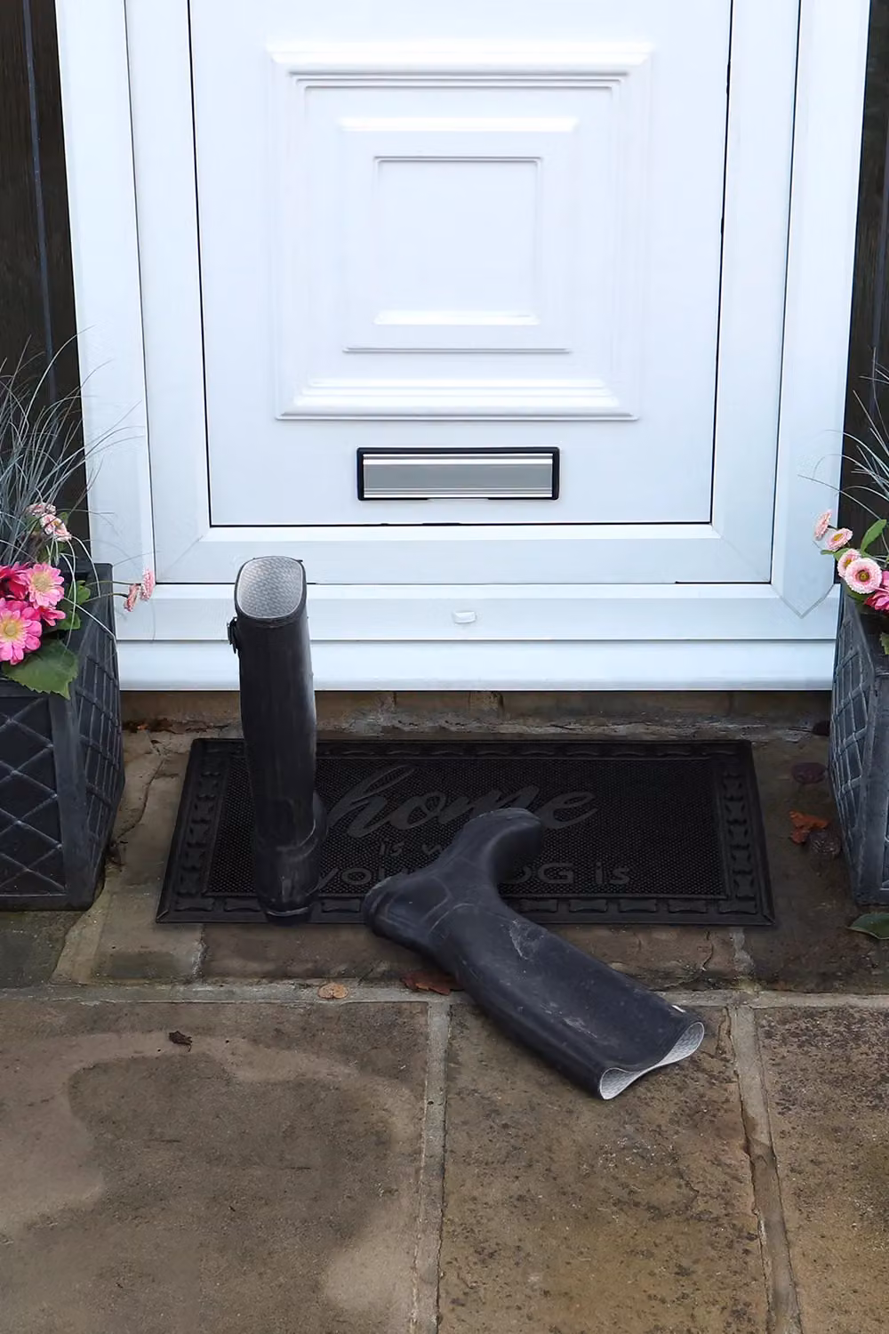 JVL Black Rubber Pin Scraper Doormat, W: 40 cm, D: 70 cm – 2