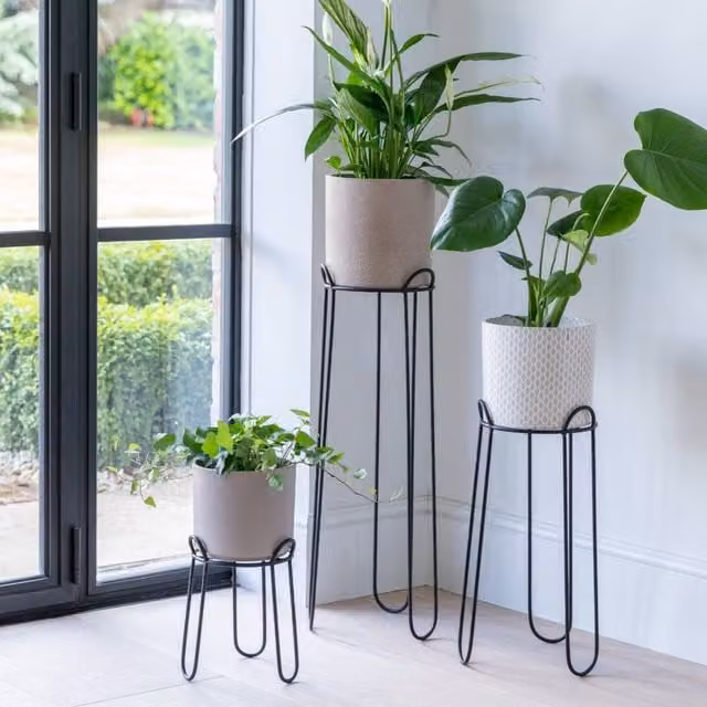 Ivyline Saluzzo Modern Metal Plant Stand in Black and Gold, H 64 cm x W 22 cm x D 22 cm – 1
