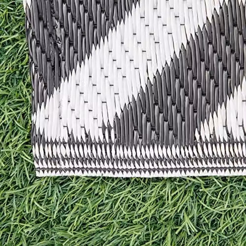 Outsunny Reversible Geometric Outdoor Rug in Black and White, W: 182 cm x L: 274 cm – 7
