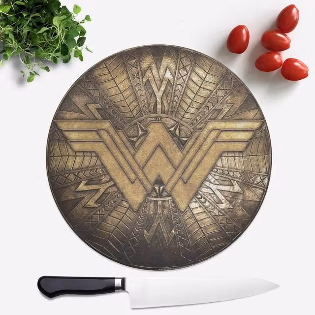 Zavvi DC Comics Wonder Woman Round Chopping Board, Multicolour and Gold, Diameter: 40.0 cm