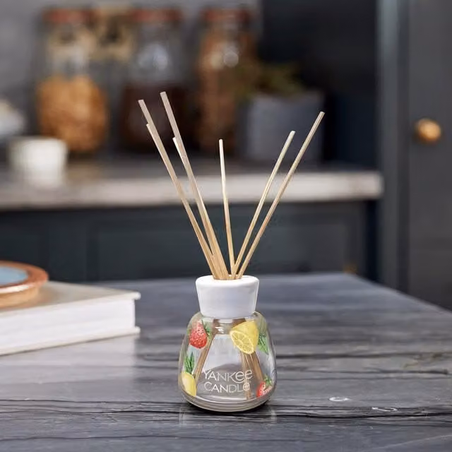 Yankee Candle Signature Iced Berry Lemonade Reed Diffuser, 100ml, Transparent