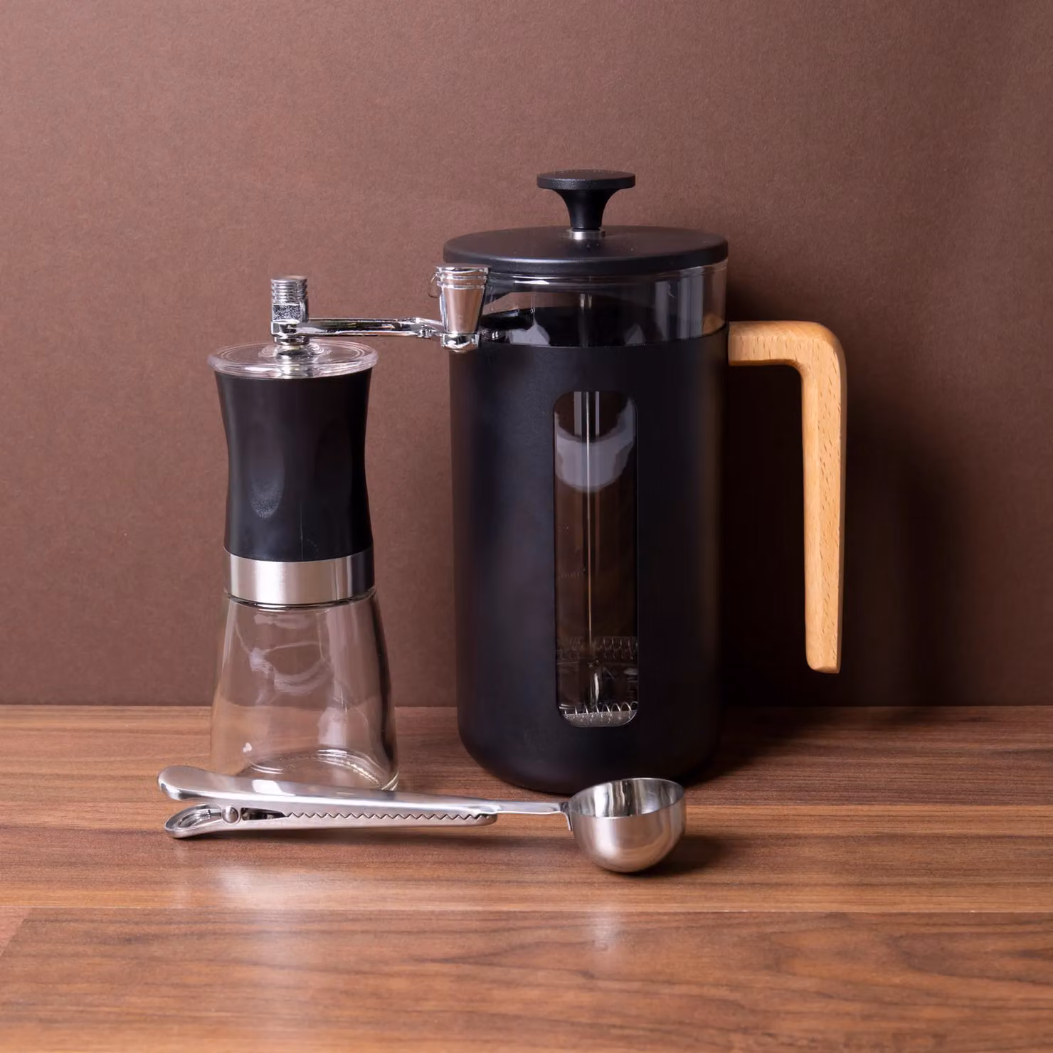La Cafetiere 3-Piece Pisa Coffee Gift Set with 8-Cup Black Cafetiere, Manual Coffee Grinder and Measuring Spoon – 2