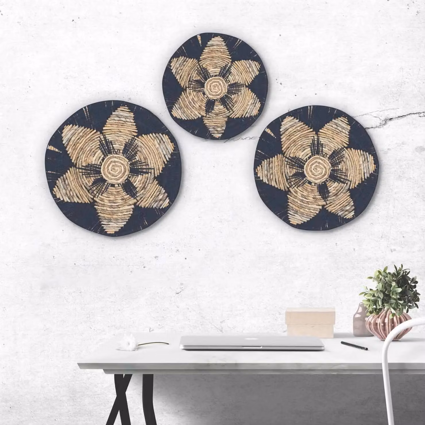 KDMD Set of Three Black Seagrass and Rattan Boho Wall Art Bowls – 2