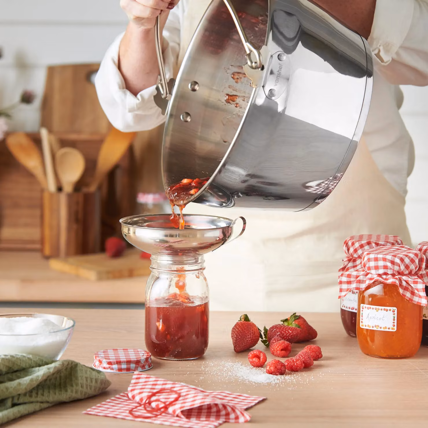 VonShef Jam Making Kit Starter Set in Silver, including 6 Glass Jars with Lids, Induction Hob Safe Maslin Pan, Thermometer and Spoon for Homemade Jams, Chutneys and Preserves – 6