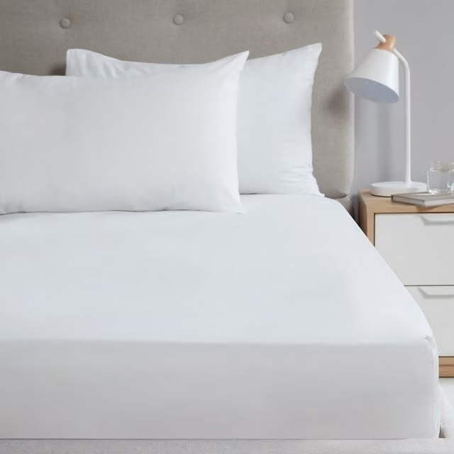 Rapport Home White Polycotton Plain Fitted Sheet, W: 140 cm, L: 200 cm