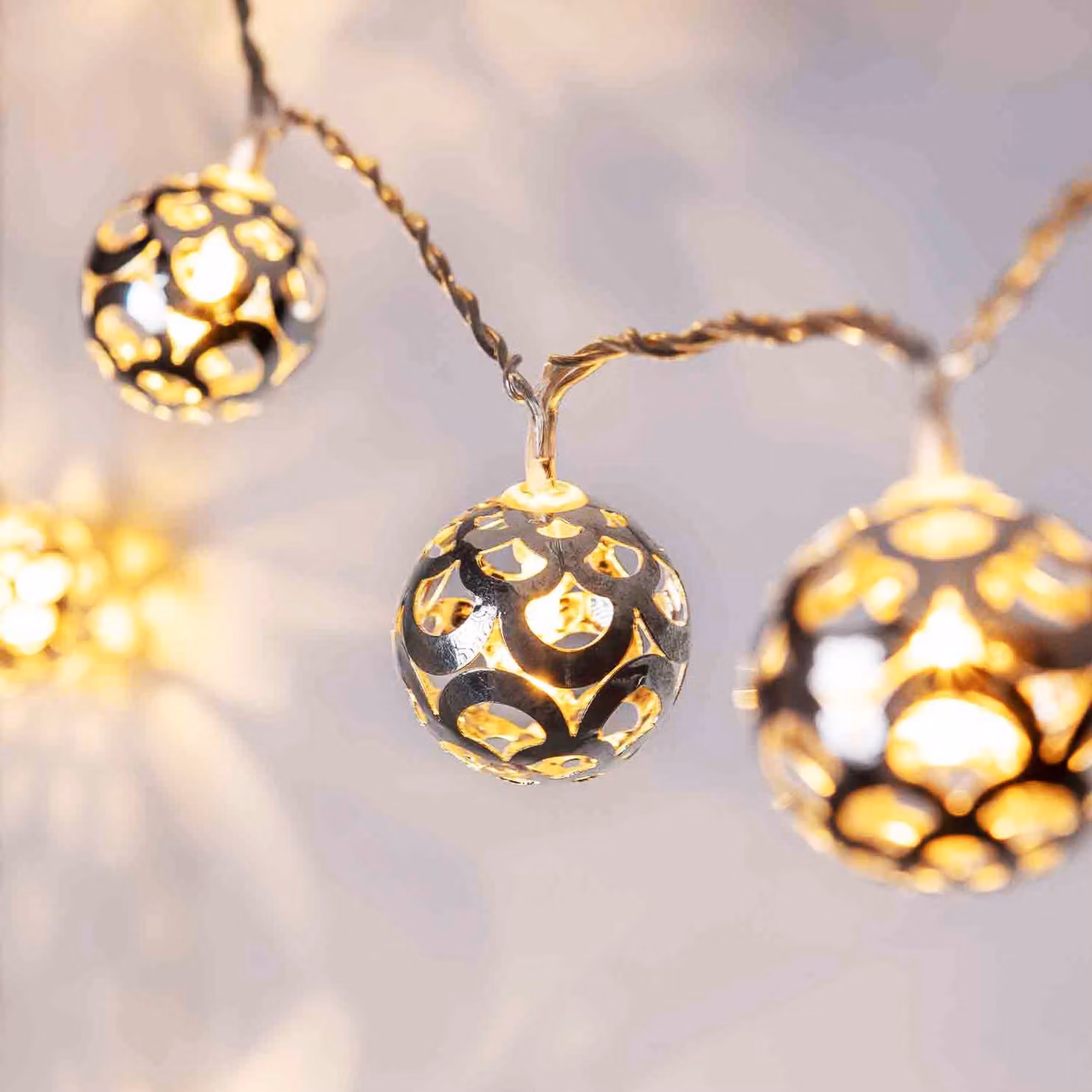 Lights4fun 16 Silver Sphere LED Fairy Lights with Warm White Bulbs