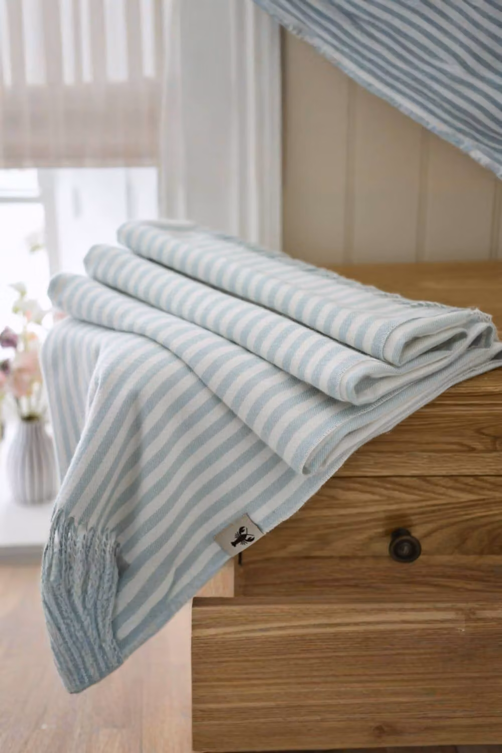 Lobster Creek Salcombe Blue Striped Supersoft Yarn Dyed Jacquard Woven Throw, W: 130 cm, D: 170 cm – 2