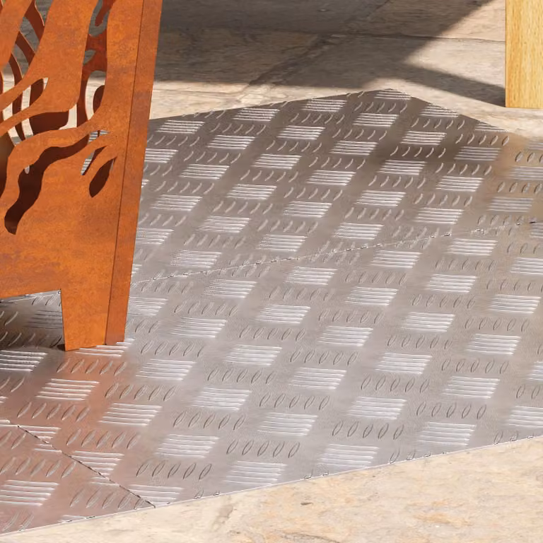 Berkfield Home Silver Aluminium Anti-Slip Checker Plate Sheets, 4 Pack, W: 80 cm x D: 50 cm