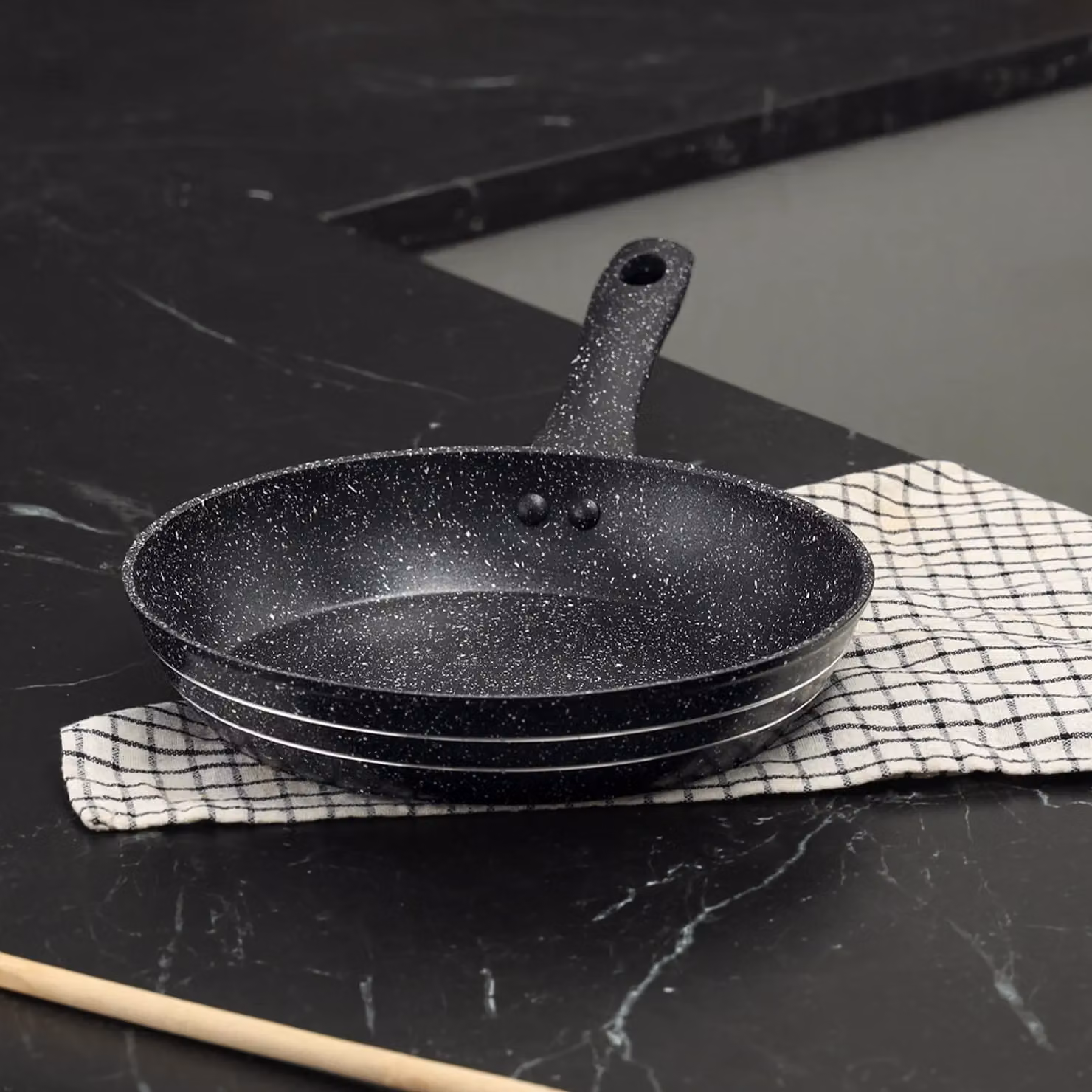 Royalford Non-Stick Ceramic Aluminium Frying Pan, Black, 22 cm – 2