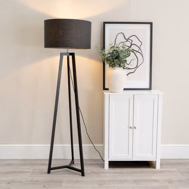 ValueLights Lottie Black Wood Tripod Floor Lamp with Grey Fabric Drum Shade, H 148 cm x W 45 cm x D 45 cm – 1