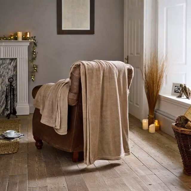 Deyongs The Big One Fluffy Fleece Throw in Taupe