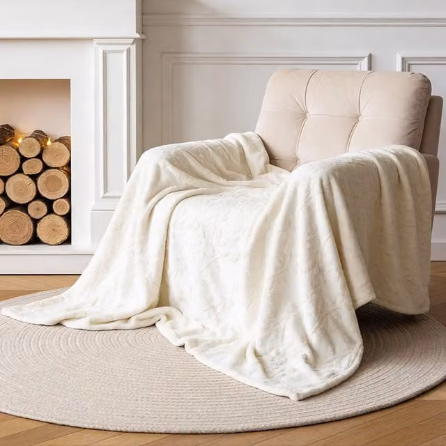 Livingandhome Floral Fluffy Throw Blanket in Beige and White, W: 100 cm, L: 150 cm