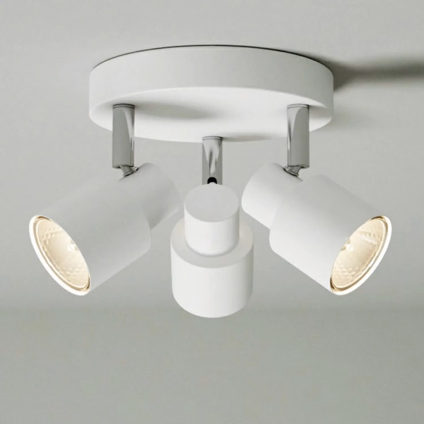 First Choice Lighting Set of 2 Irwin White Round 3 Light IP44 Bathroom Spotlight Plates – 2