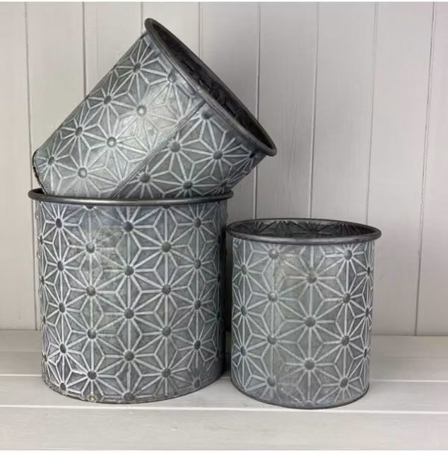 KDMD Embossed Daisy Designed Planters, Set of 3, Grey