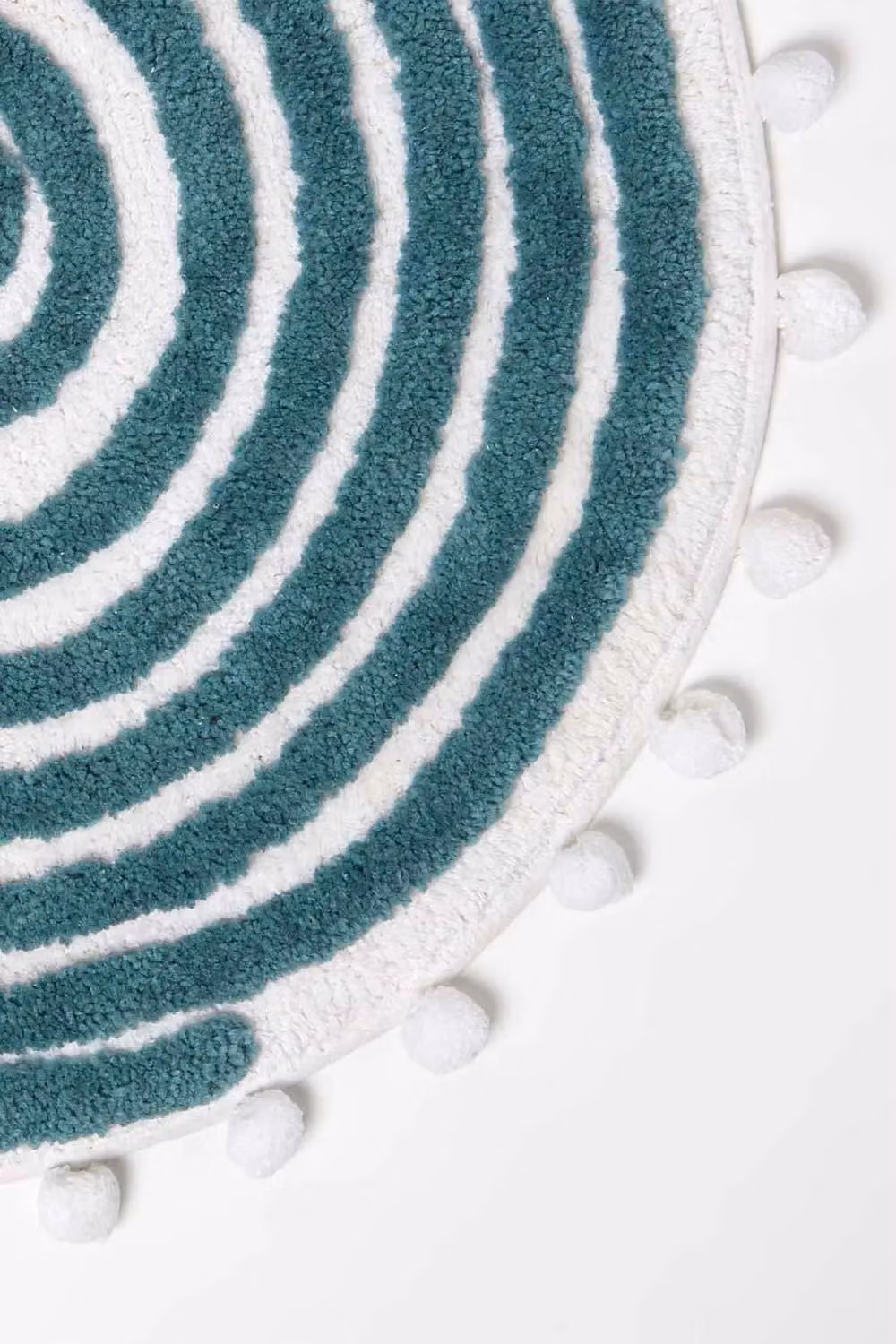 Homescapes Round Spiral Bath Mat in Blue and White with Pom Pom Edges, Diameter: 60 cm – 2