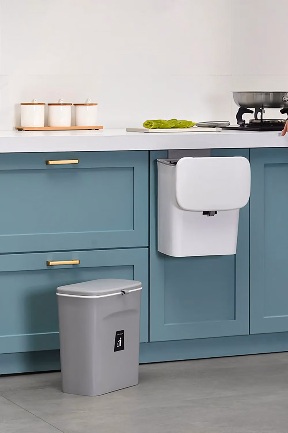 Living and Home 9L Hanging Waste Bin with Sliding Lid and Removable Inner Bucket in Grey – 4