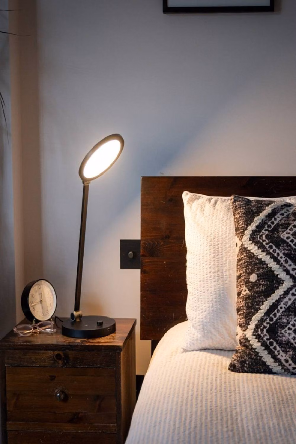 daylight TriSun Mood-Boosting Desk Lamp with Adjustable Colour Modes and Timer in Black – 5