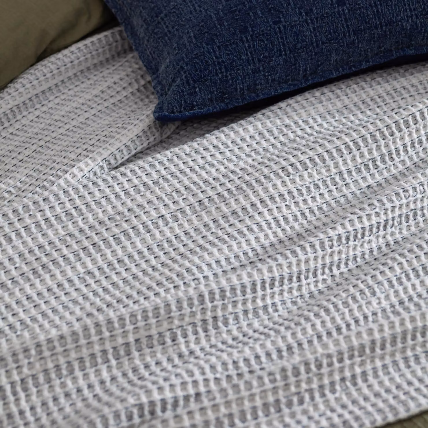 Yard Reversible Blue Waffle Pique 100% Cotton Striped Bedspread W/D/H: 220 x 140 x 140 cm – 3