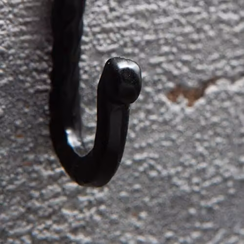 Hammer and Tongs Twisted Nail Hook in Matt Black Powder-Coated Iron, W: 5 mm, H: 40 mm – 5