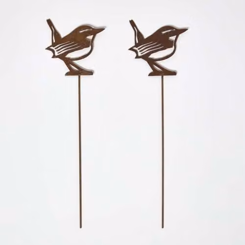 HOMESCAPES Set of 2 Rustic Brown Metal Eurasian Wren Bird Garden Stakes, Height: 37 cm – 1