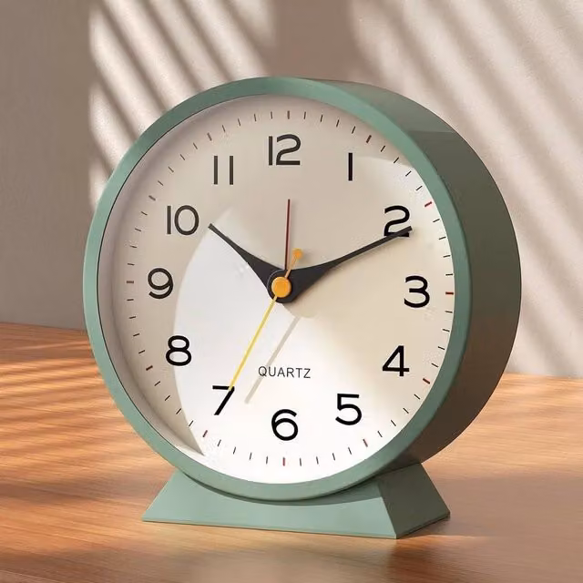 Kelvenix Small Analogue Quartz Alarm Clock in Green Metal Tabletop Design