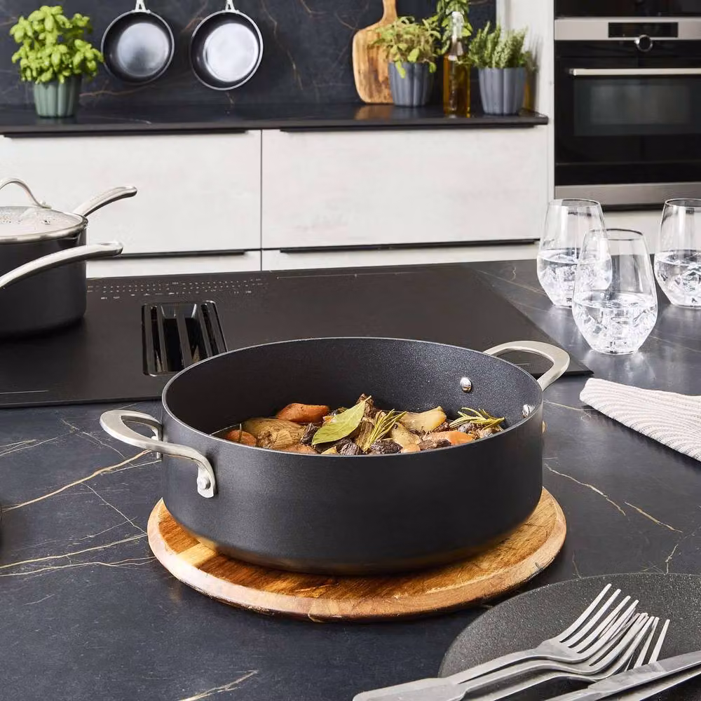 Morphy Richards Mastery 28cm Aluminium Non-Stick Shallow Casserole Dish in Black – 2