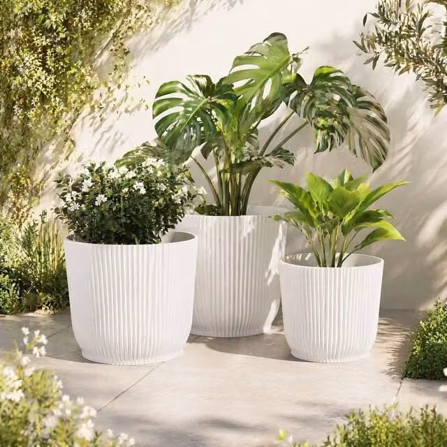 STILVORA Set of 3 White Plastic Planter Pots, Diameter: 22 cm – 1