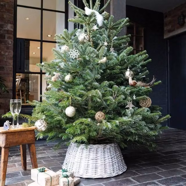 Ivyline Round Wicker Tree Skirt in White and Natural, H: 26 cm, D: 60 cm