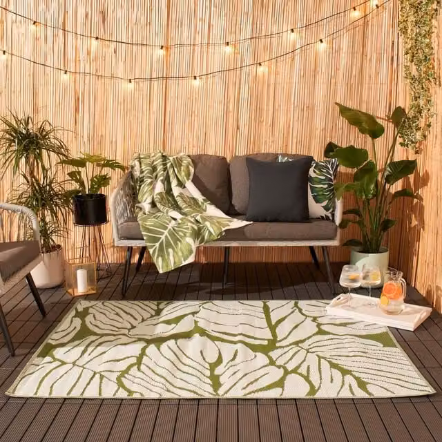 Dreamscene Green Palm Leaf Floral Outdoor Garden Rug, W: 150 cm