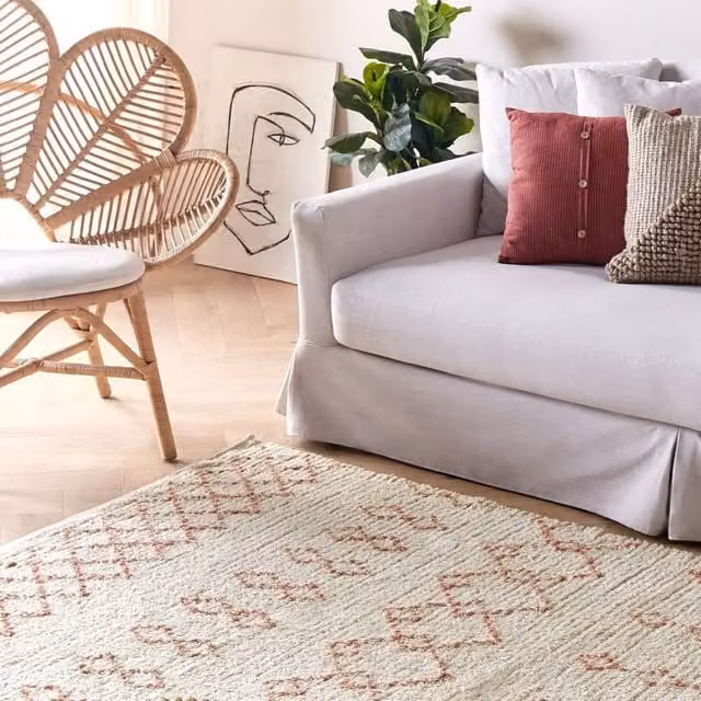 Wyld and Coco Geometric Hand-Tufted Cotton Rug in Beige and Pink, W: 140 cm, L: 200 cm