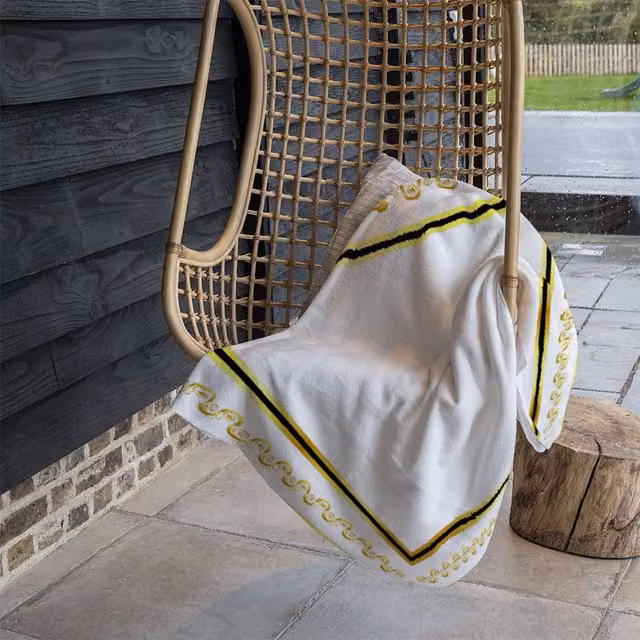 Benjamin Tate Design Ancient Egyptian Fleece Blanket in Gold, Sand and White, W/D/H: 120 x 150 cm – 1