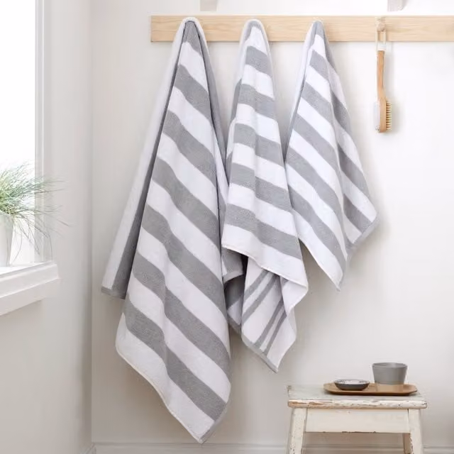 Bianca Reversible Stripe Cotton Jacquard Hand Towel in Grey, W/D/H: 50 x 50 x 85 cm